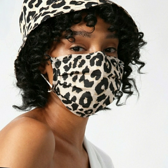 Sanctuary Accessories - Sanctuary leopard print face mask